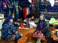 Хантейка Нина и её семья Хантейка Нина и её семья