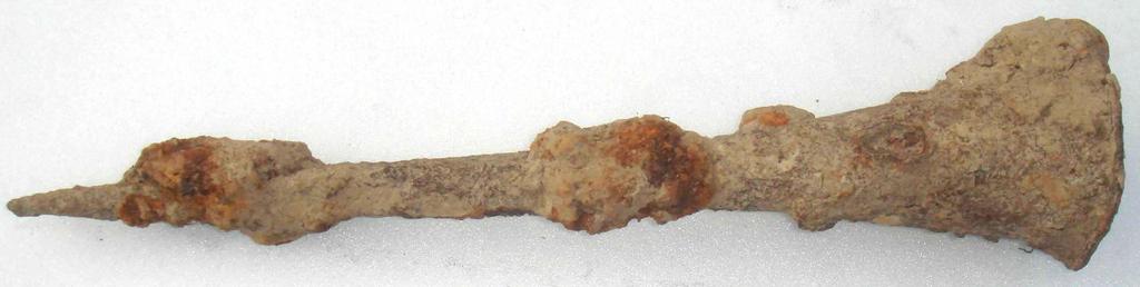 Копье до реставрации в углеродной среде Копье до реставрации в углеродной среде