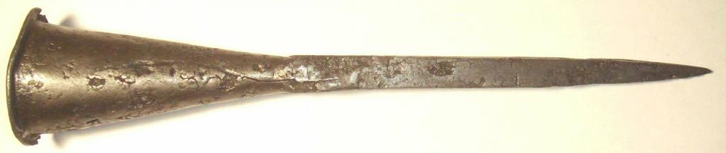 Копье после реставрации в углеродной среде Копье после реставрации в углеродной среде