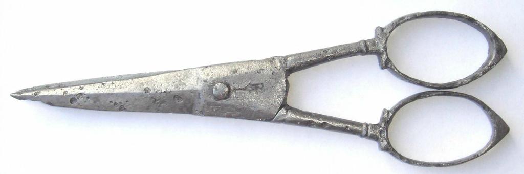 Ножници после рестоврации в углеродной среде Ножници после рестоврации в углеродной среде