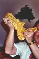 Золотой самородок «Сапог Кортеза» (The Boot of Cortez) массой  12,1 кг В январе 2008 он был продан на аукционе за $1.553.500. Цена золота в самородке 128,3$ за один грамм. 